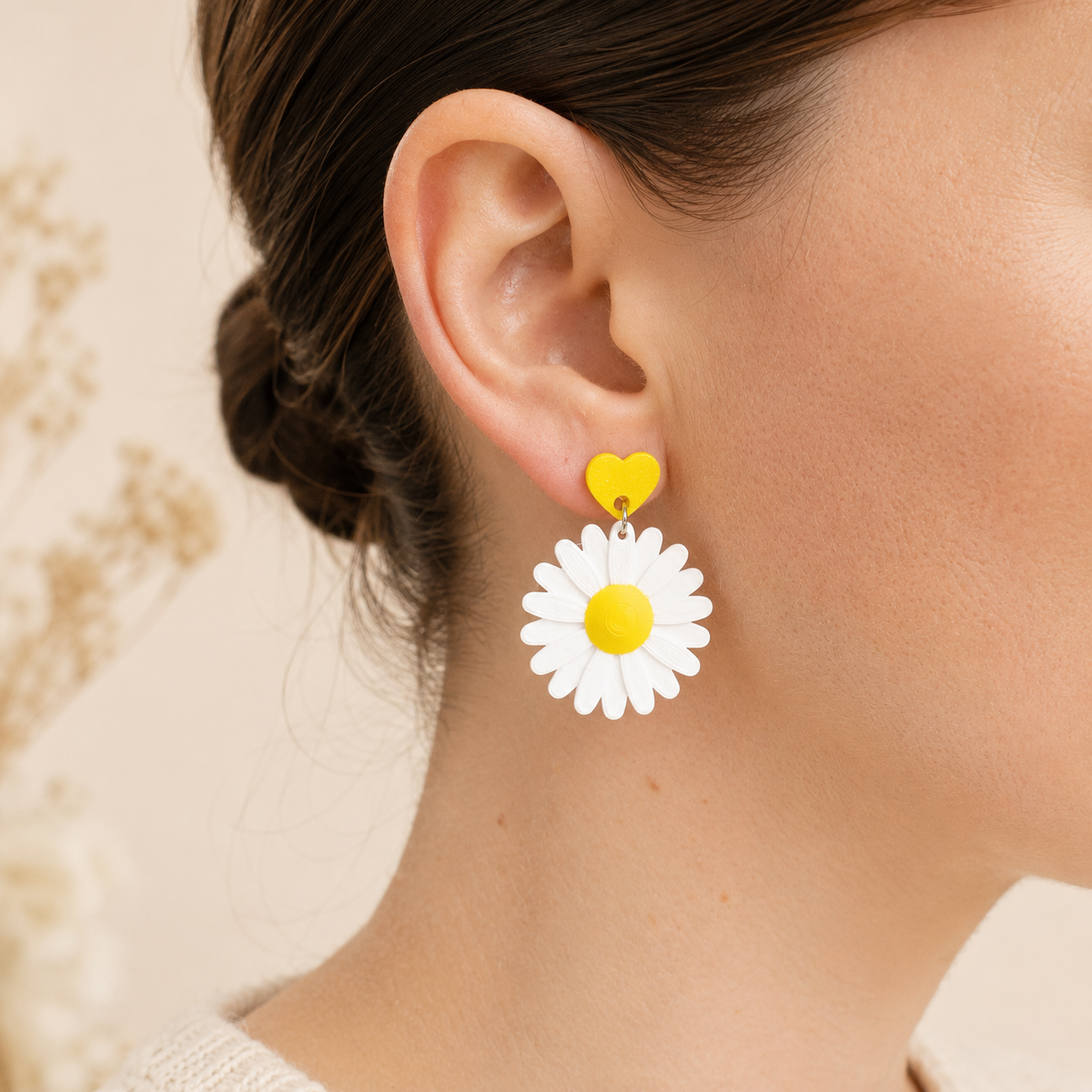 Sweet Daisy Heart Earrings